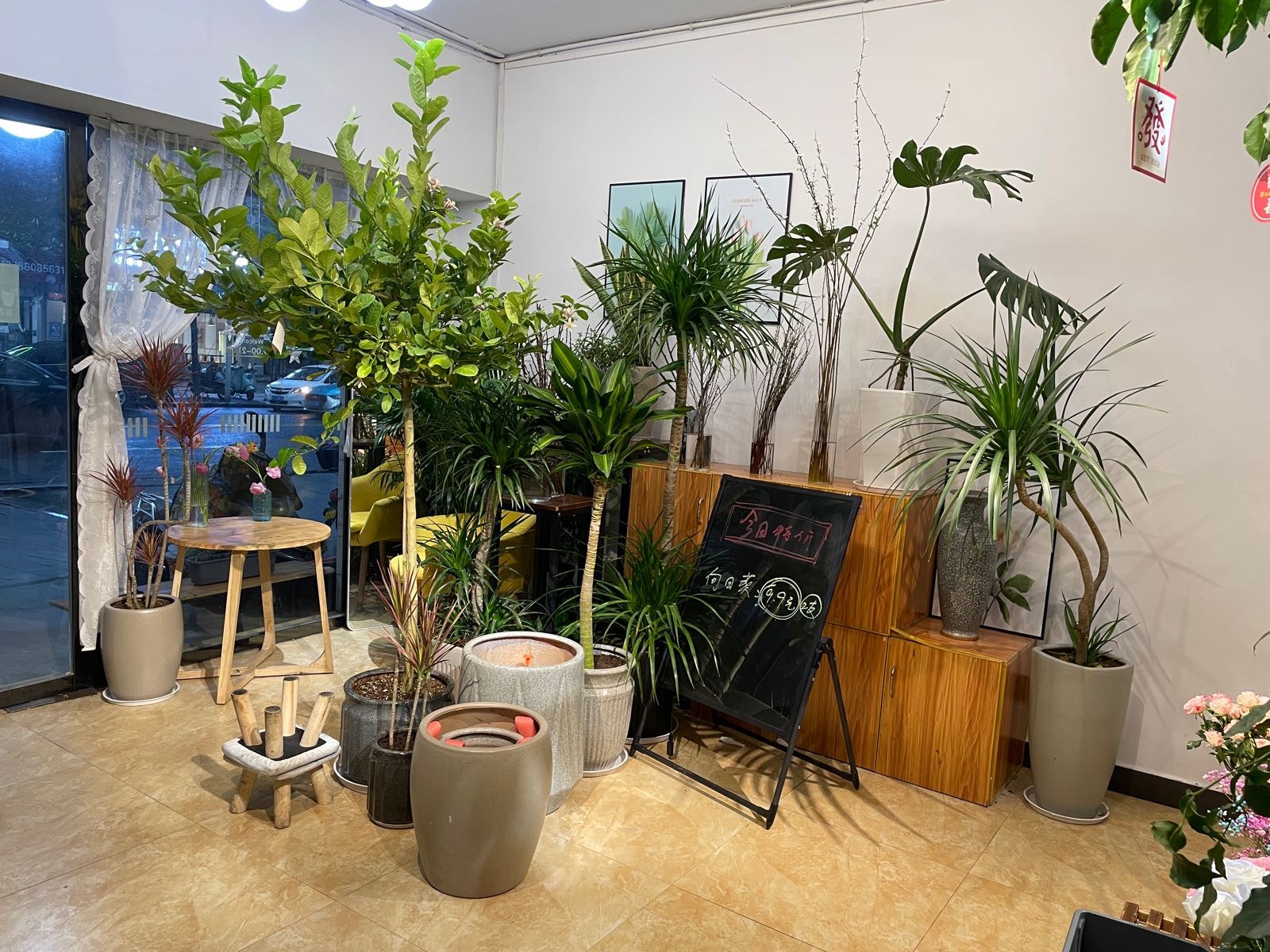 郁金香花艺(五里牌店)