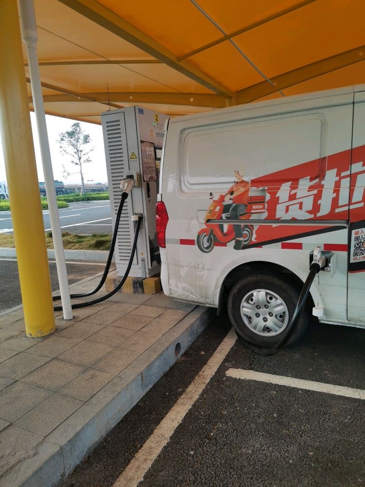 电动汽车充电站(铁山服务区湛江方向站)