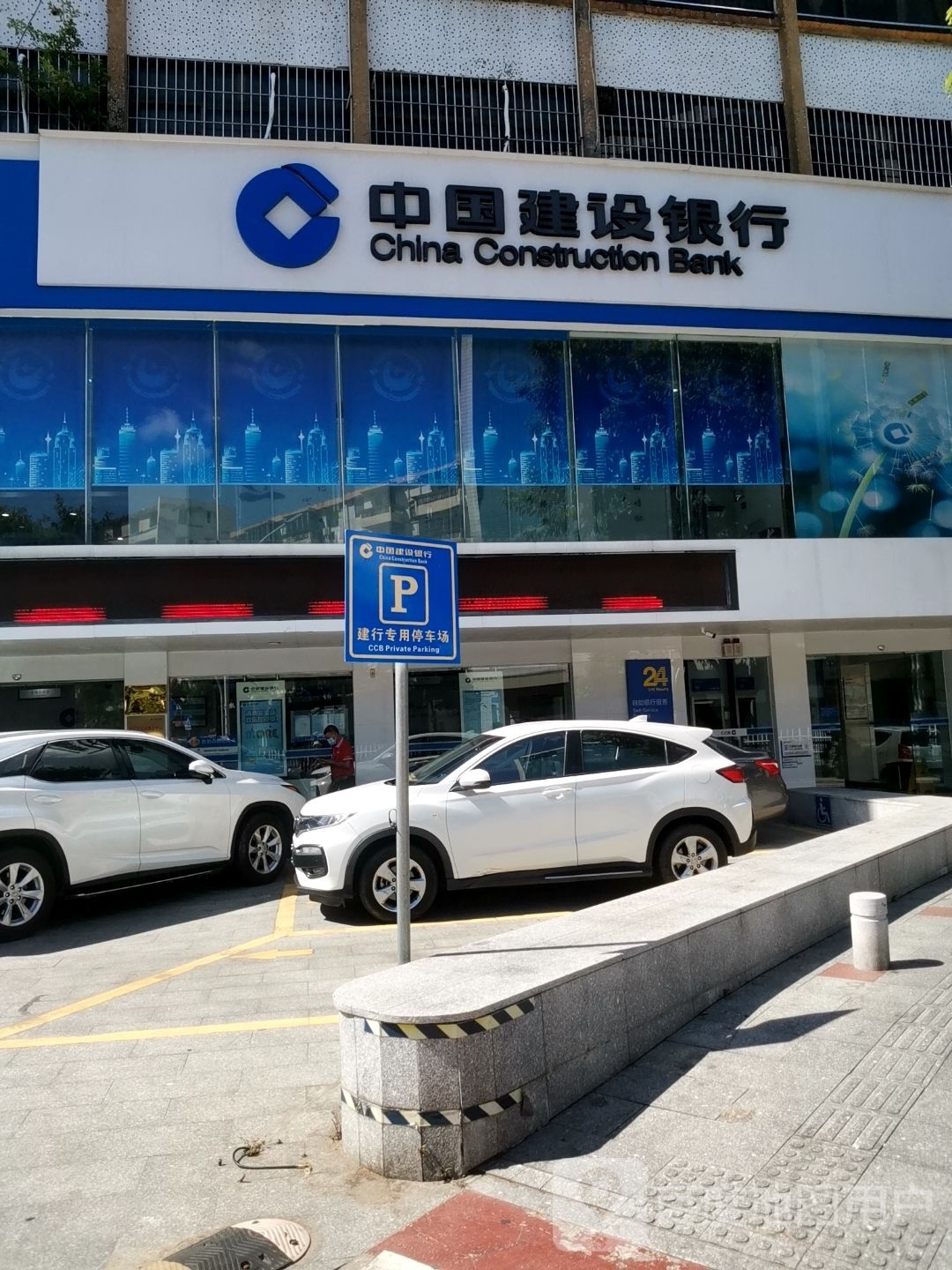 江门市商务局停车场-出入口