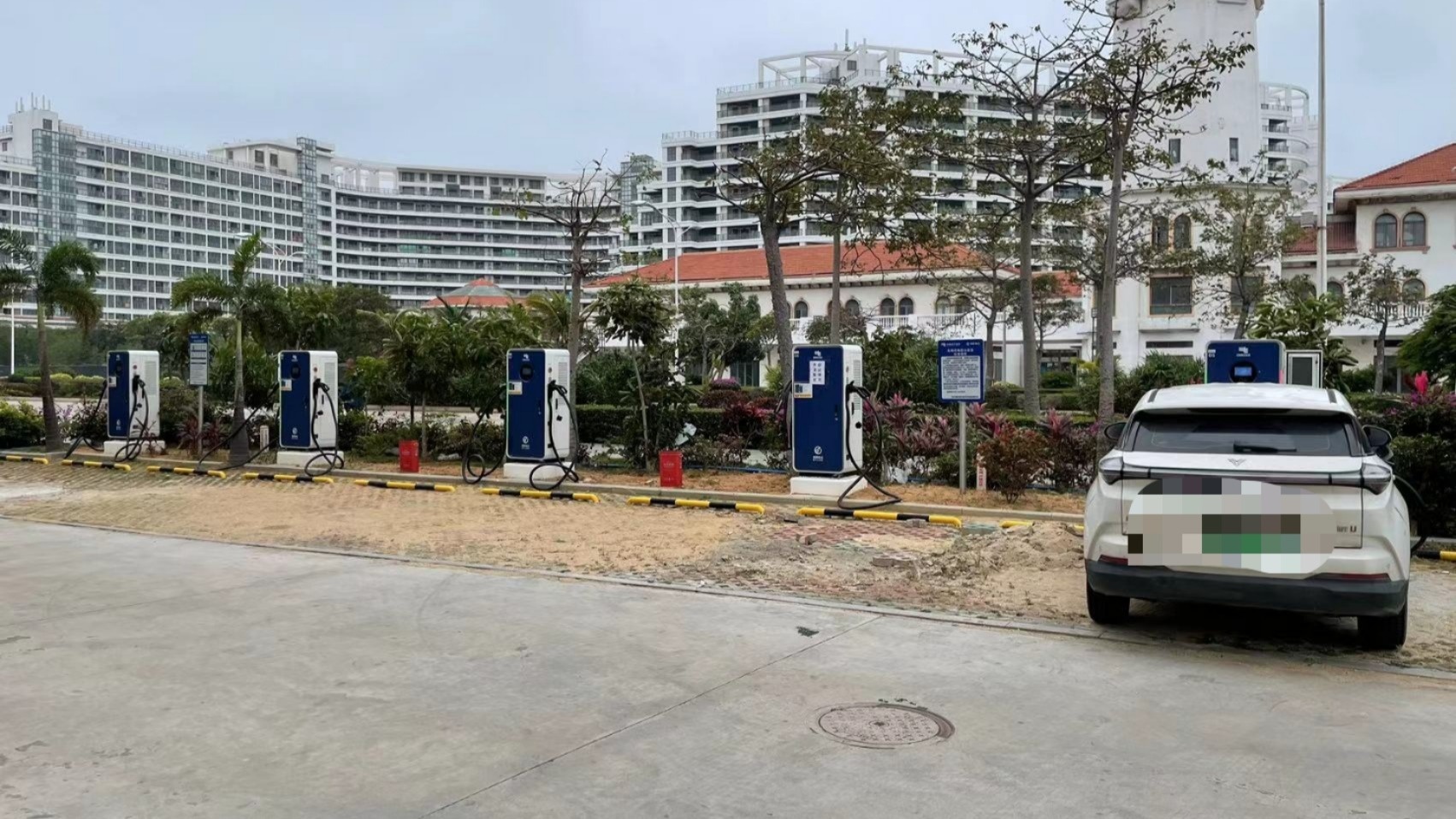 南网电动充电站(东方阳光海岸海南电动充电站)