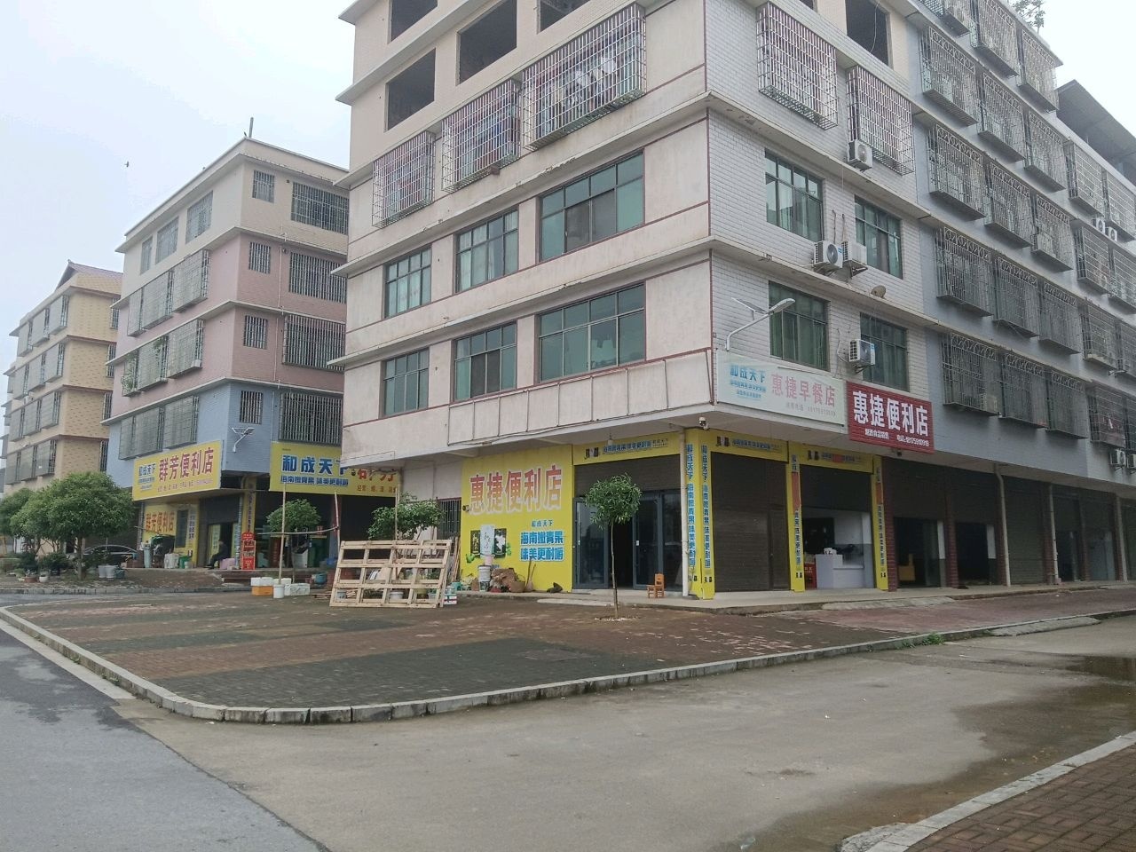 群芳便利店