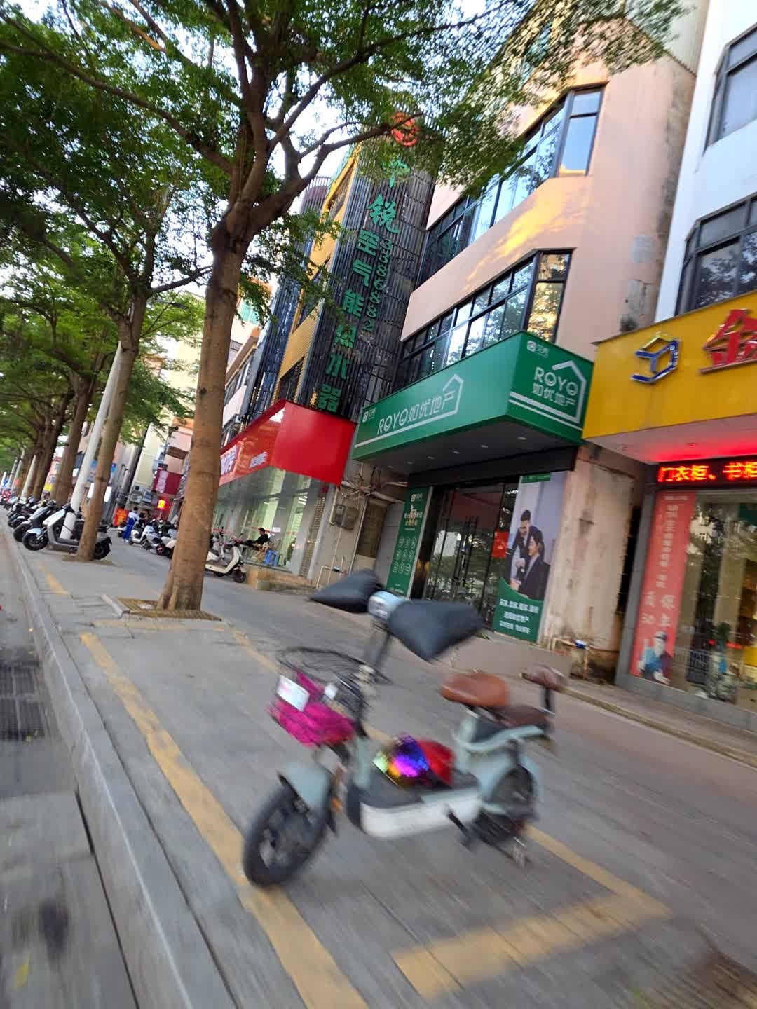 中锐空气能热水器(海滨大道北店)