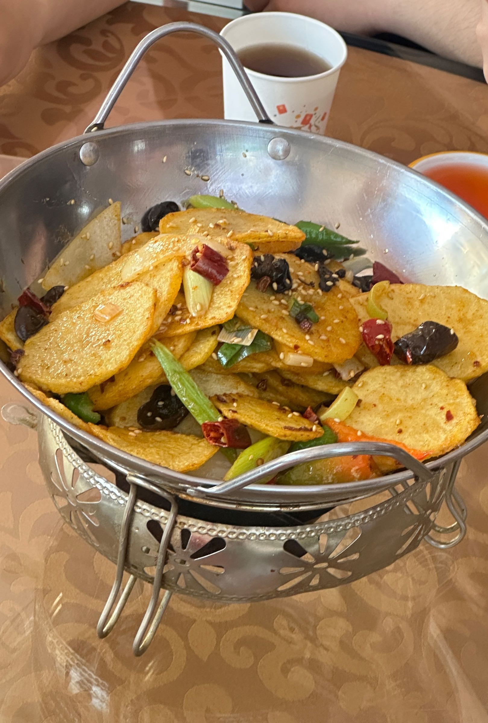 牛师傅·驴肉黄面·胡羊焖饼(特色小吃街店)环境