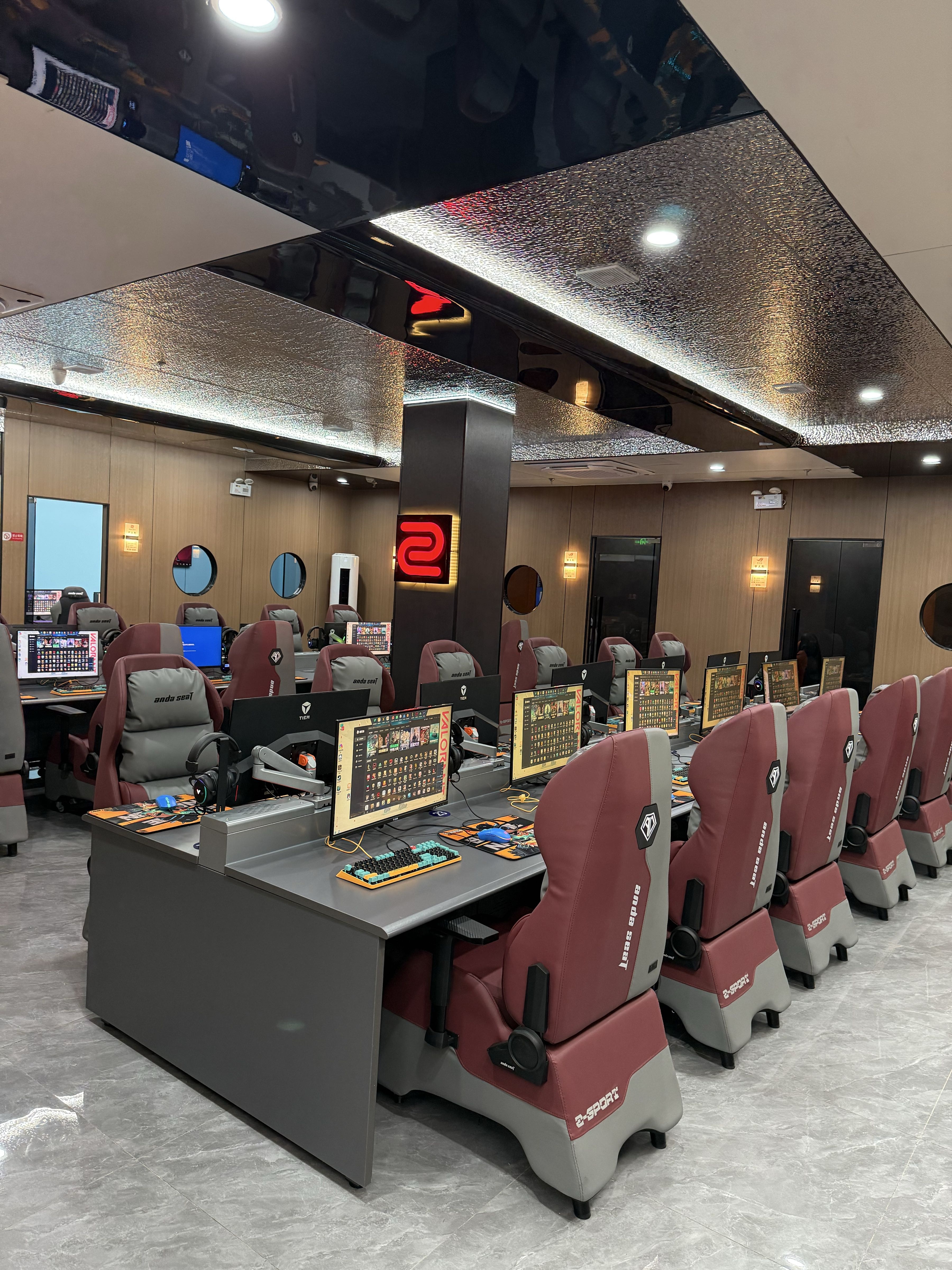 抱抱熊电竞网咖