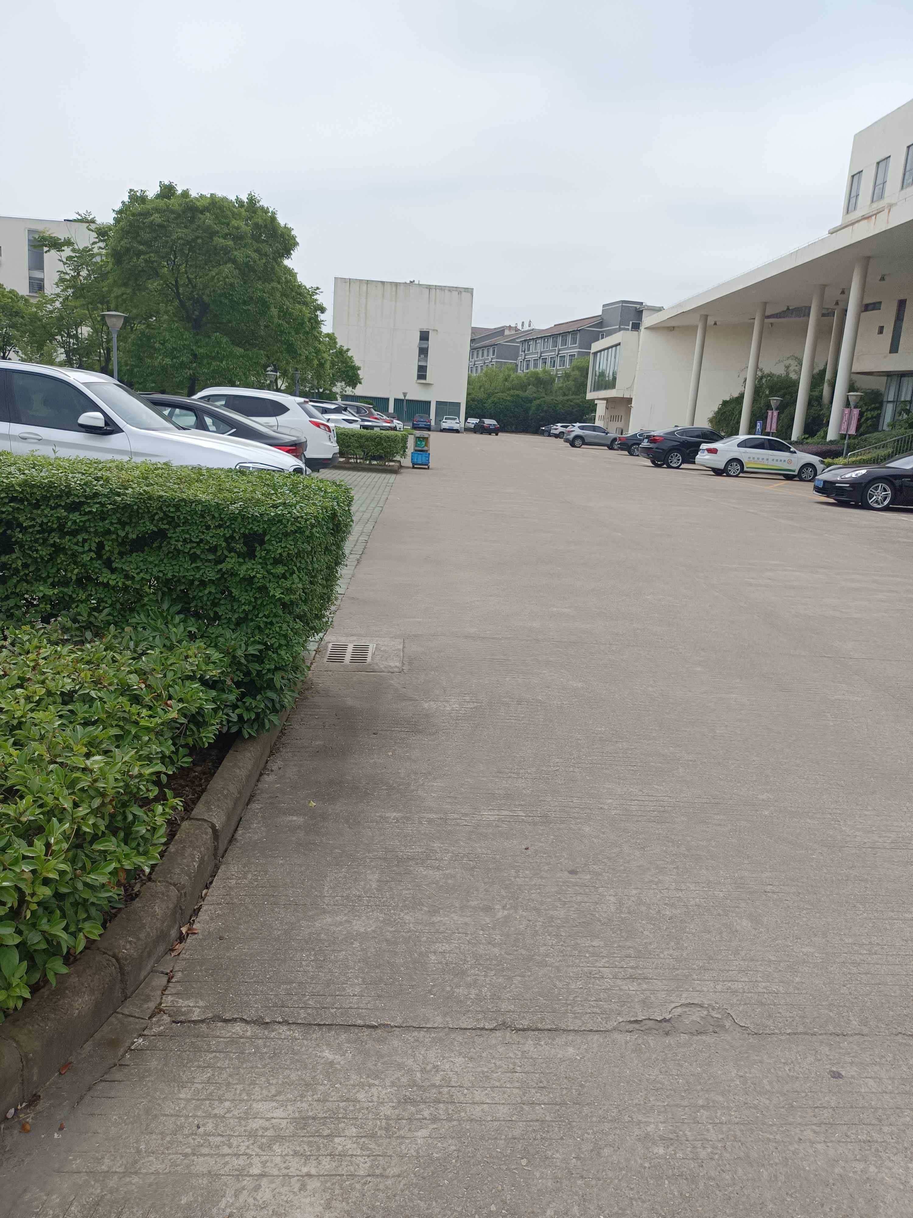 宁波市北仑区妇幼保健院-停车场