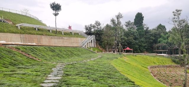 尖锋·栖凤峡四季旱雪场