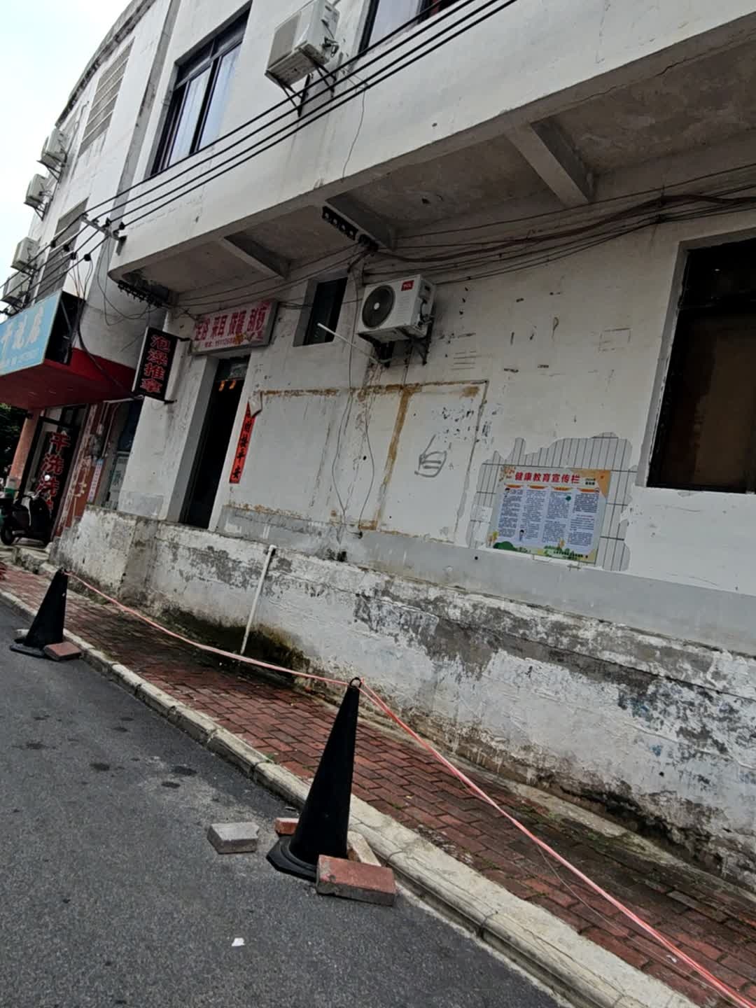 足浴采耳拔罐刮痧