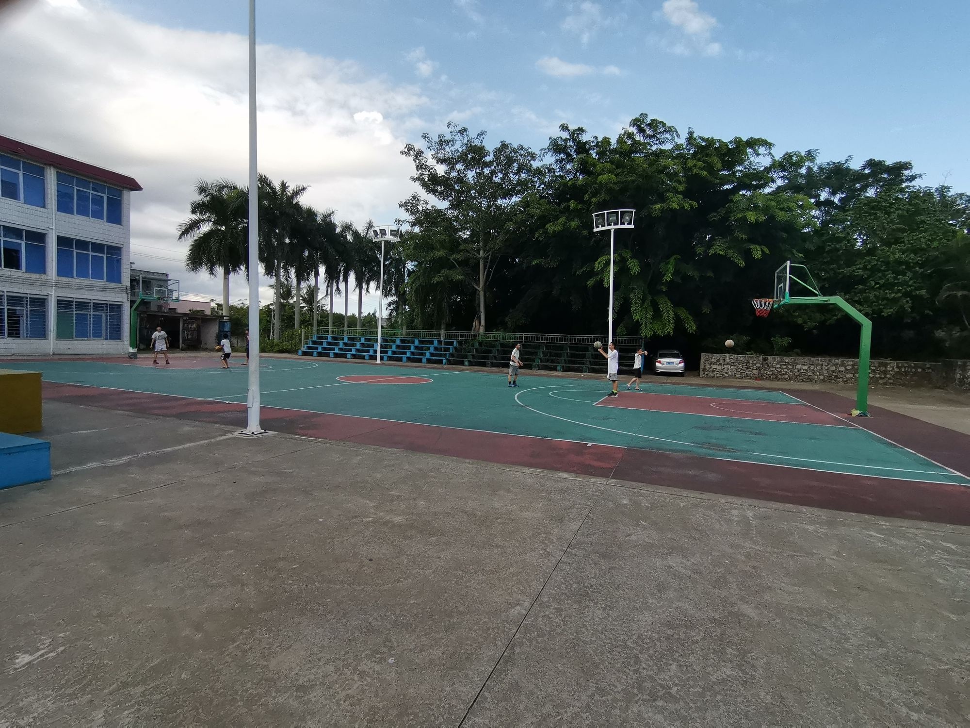 彬村山经济区篮球场