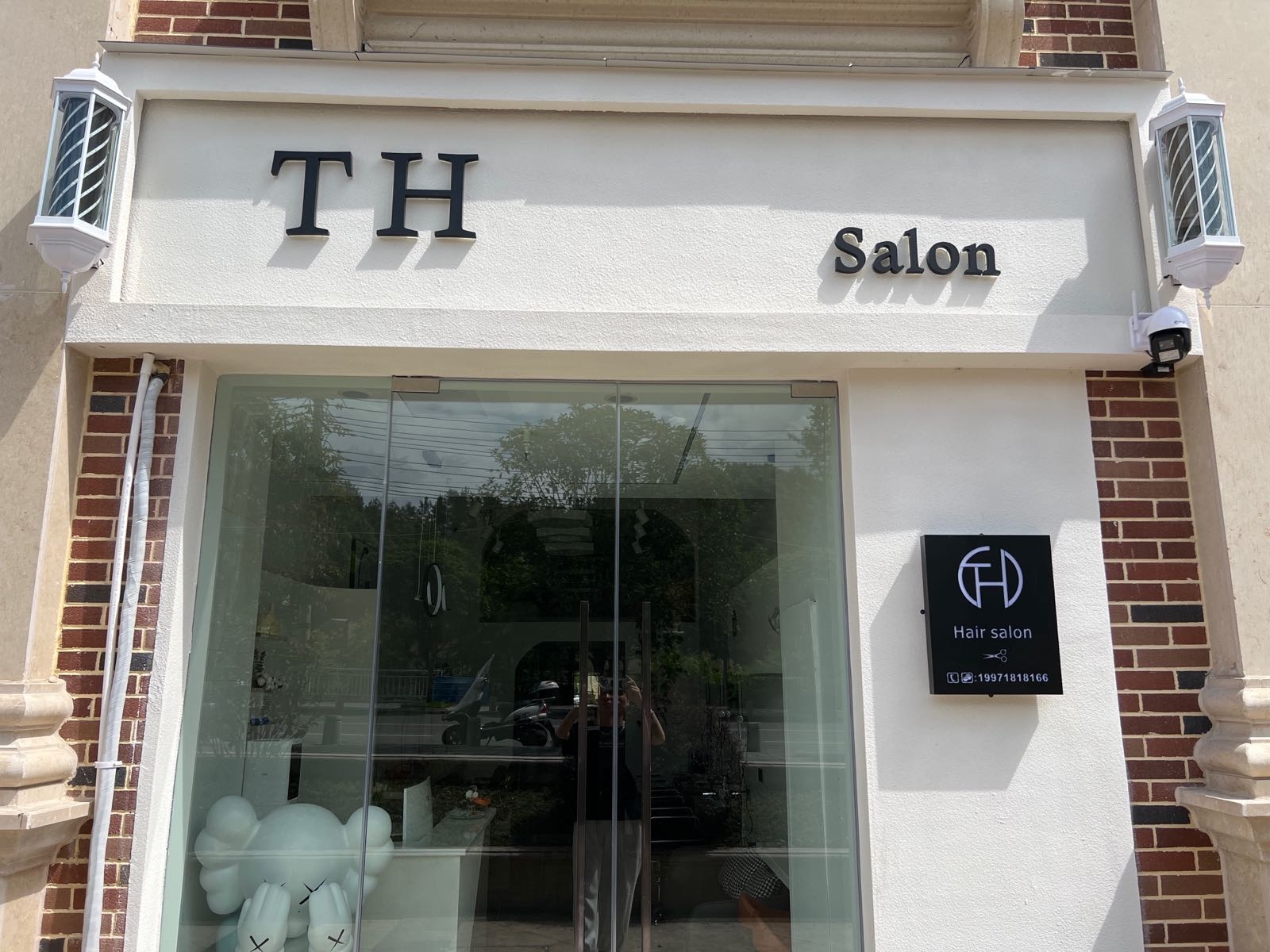 TH  SALON