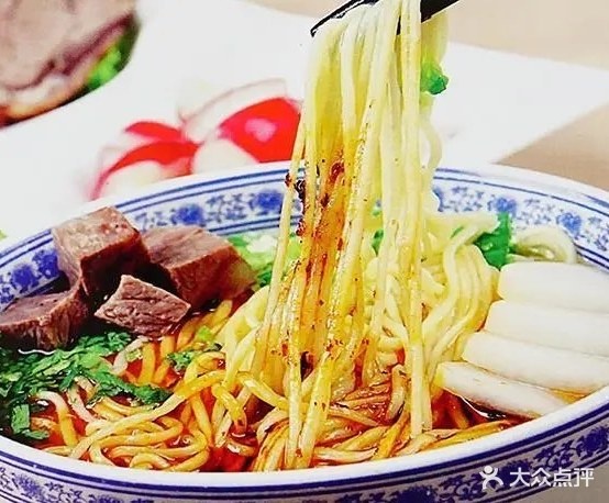 亚瓦格古老阿图什拉面馆