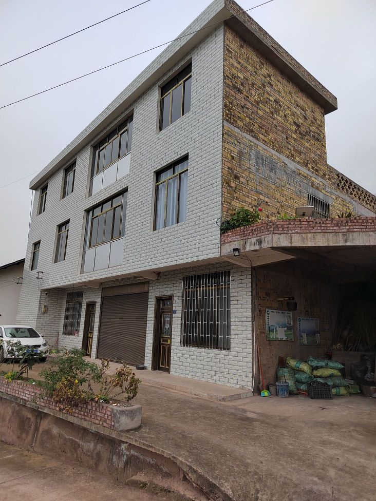 纳盘村十五组31号彭利虎家