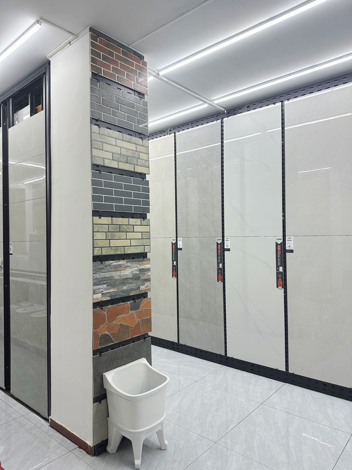 三亚郑楠陶瓷建材商行(凤凰路店)