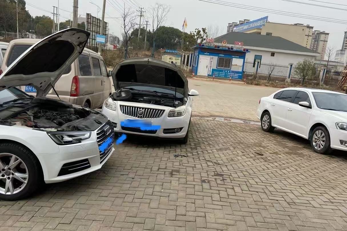 爱车家族车行修理厂汽车维修救援更换轮胎电瓶