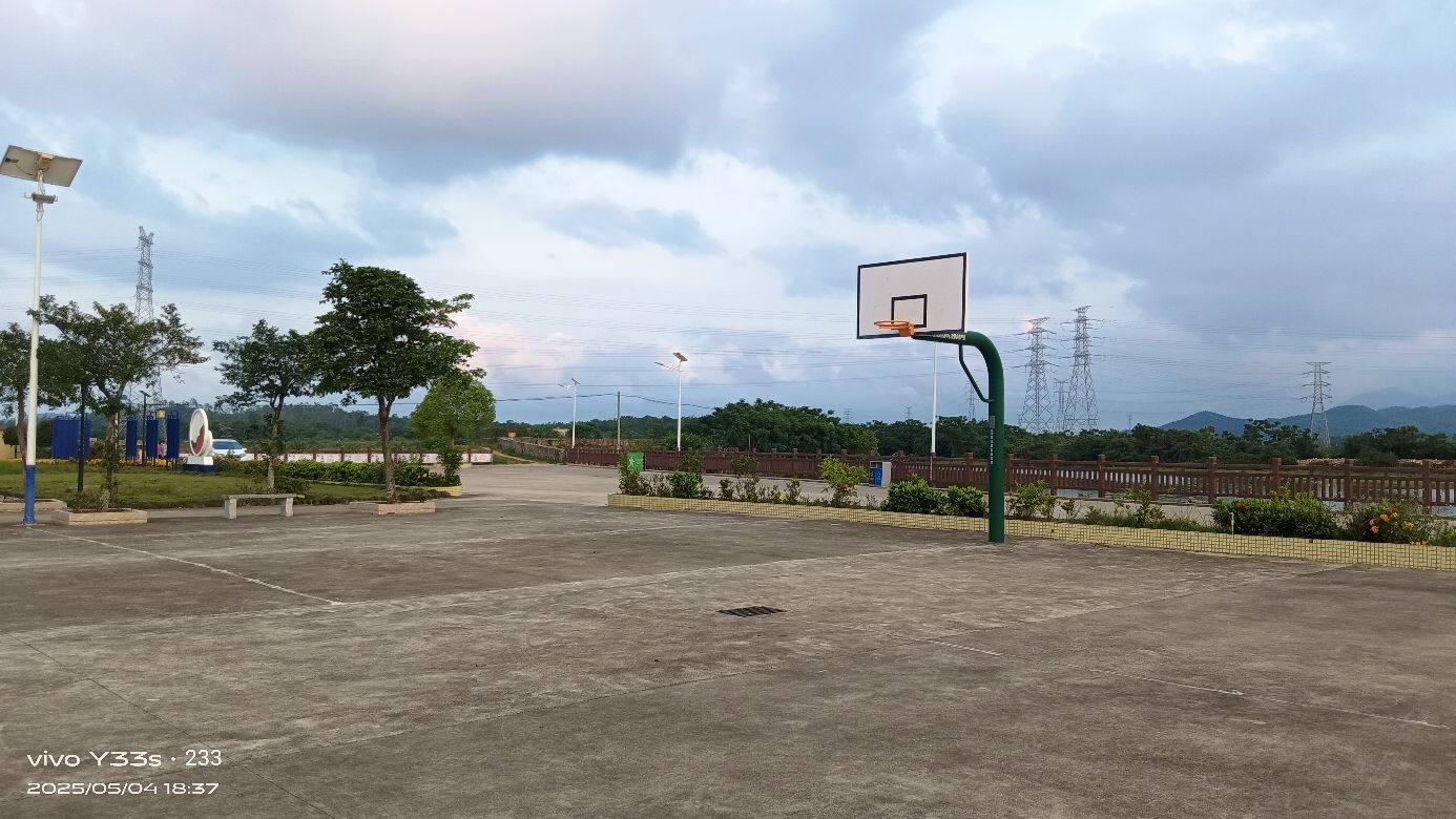 旱田村向东南蓝球场