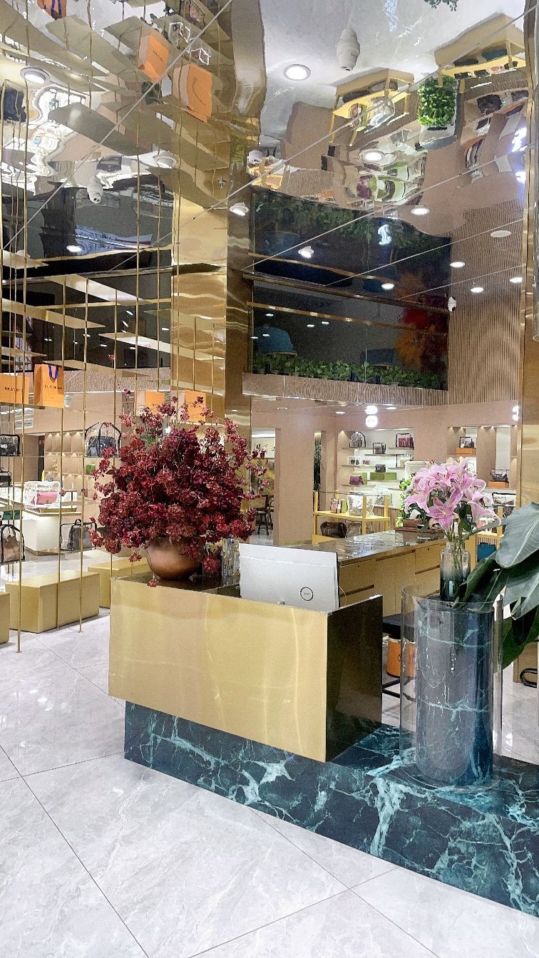 名人奢物馆(万达华府店)