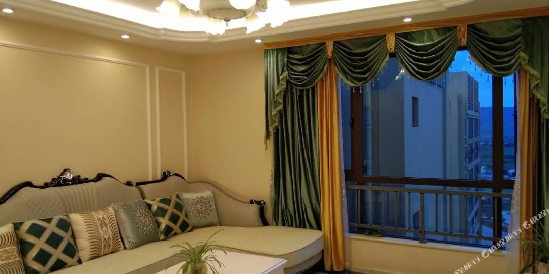 曲靖君悦民宿·欧式豪华套房三居室