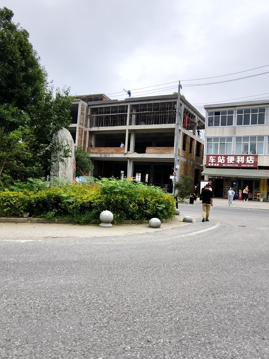 褚集车站便利店