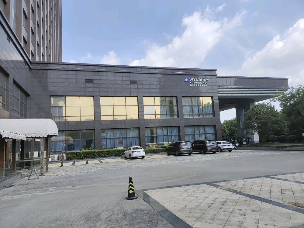 AED(江苏省徐州市鼓楼区经济开发区龙湖西路16号前厅入口礼宾台)