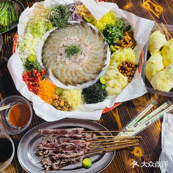 伟仔鱼生虾生馆(平西路1-25号院店)