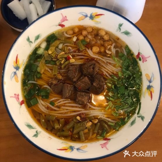 小聚嗦粉湘肉牛肉米粉(侨乡大润发店)