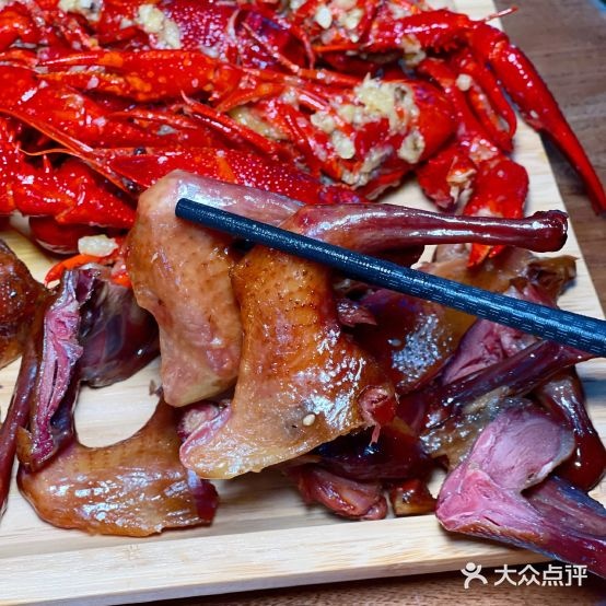 鼎原力量吊炉烧烤精酿音乐餐厅