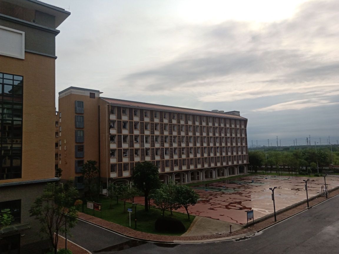 贵港市高级中学