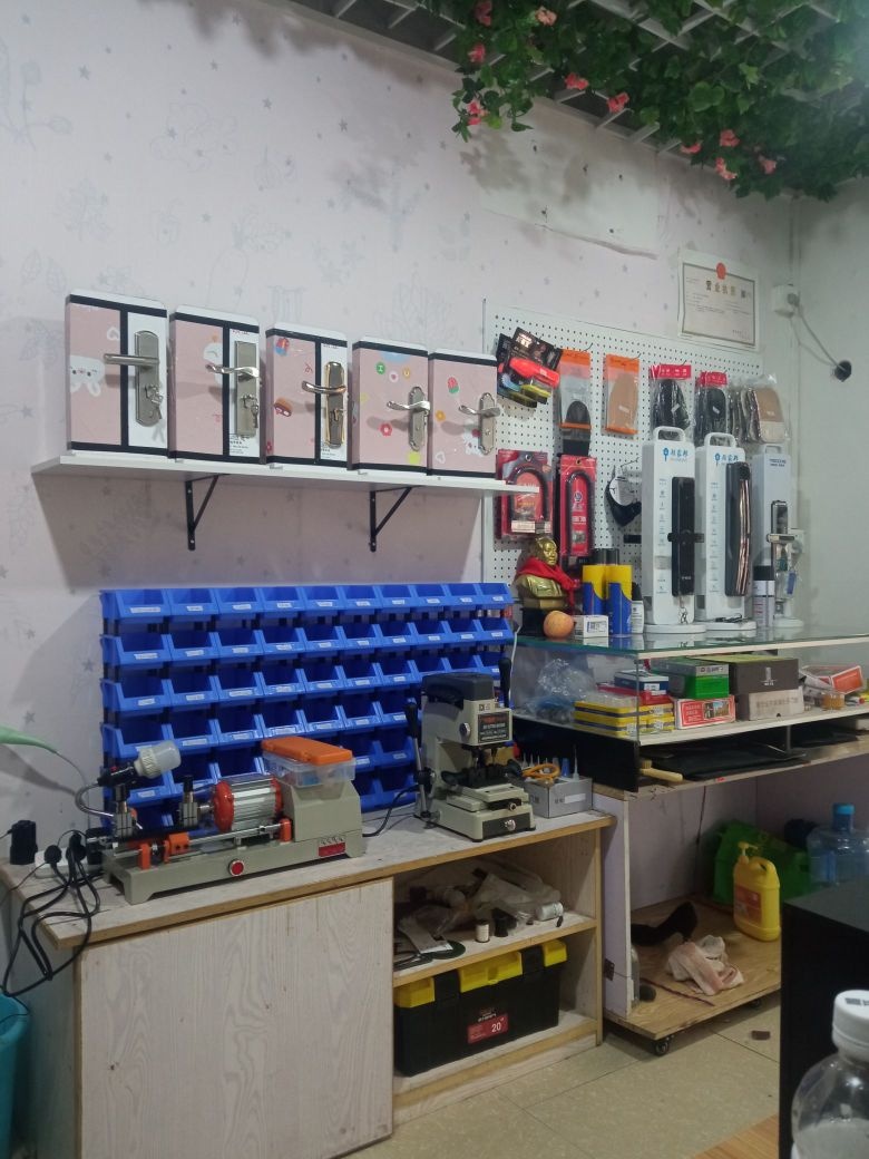 匠芯锁业配钥匙修鞋