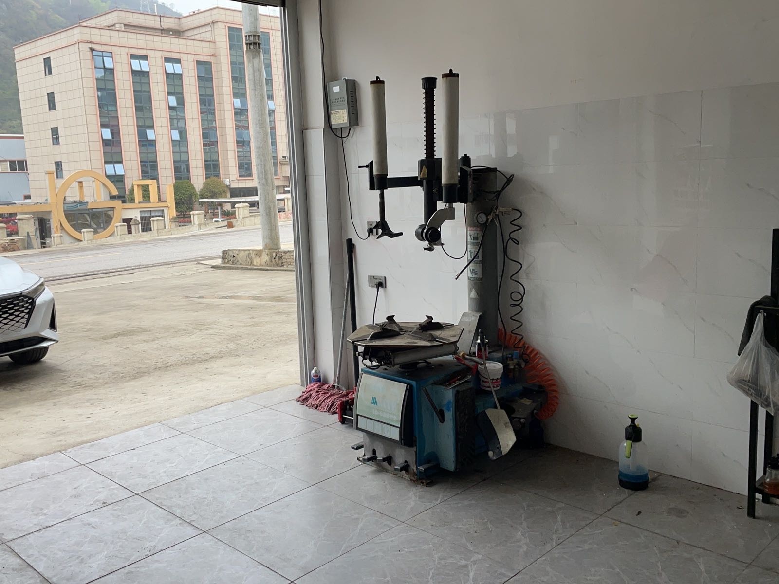 詈鑫胜锟毳汽车服务店