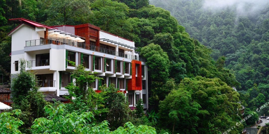 龙胜云智慧木泉精屏养生酒店