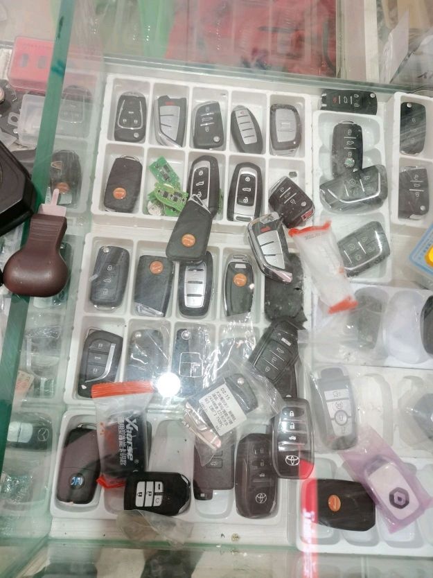 宏盛开锁汽车钥匙