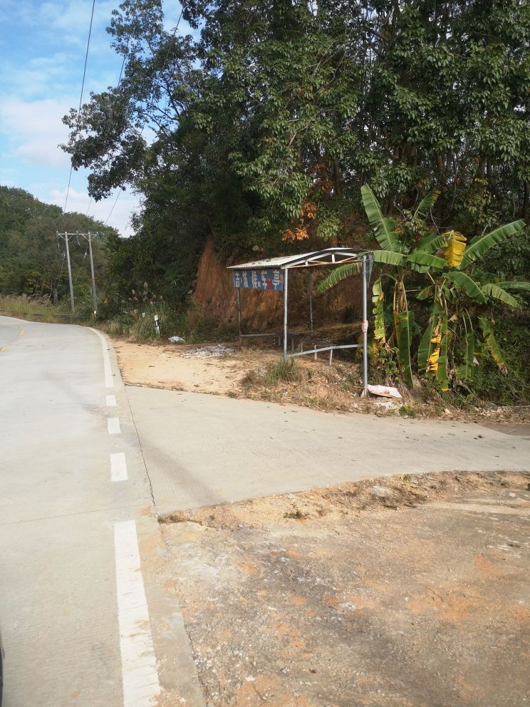 东岸镇志坡候车亭