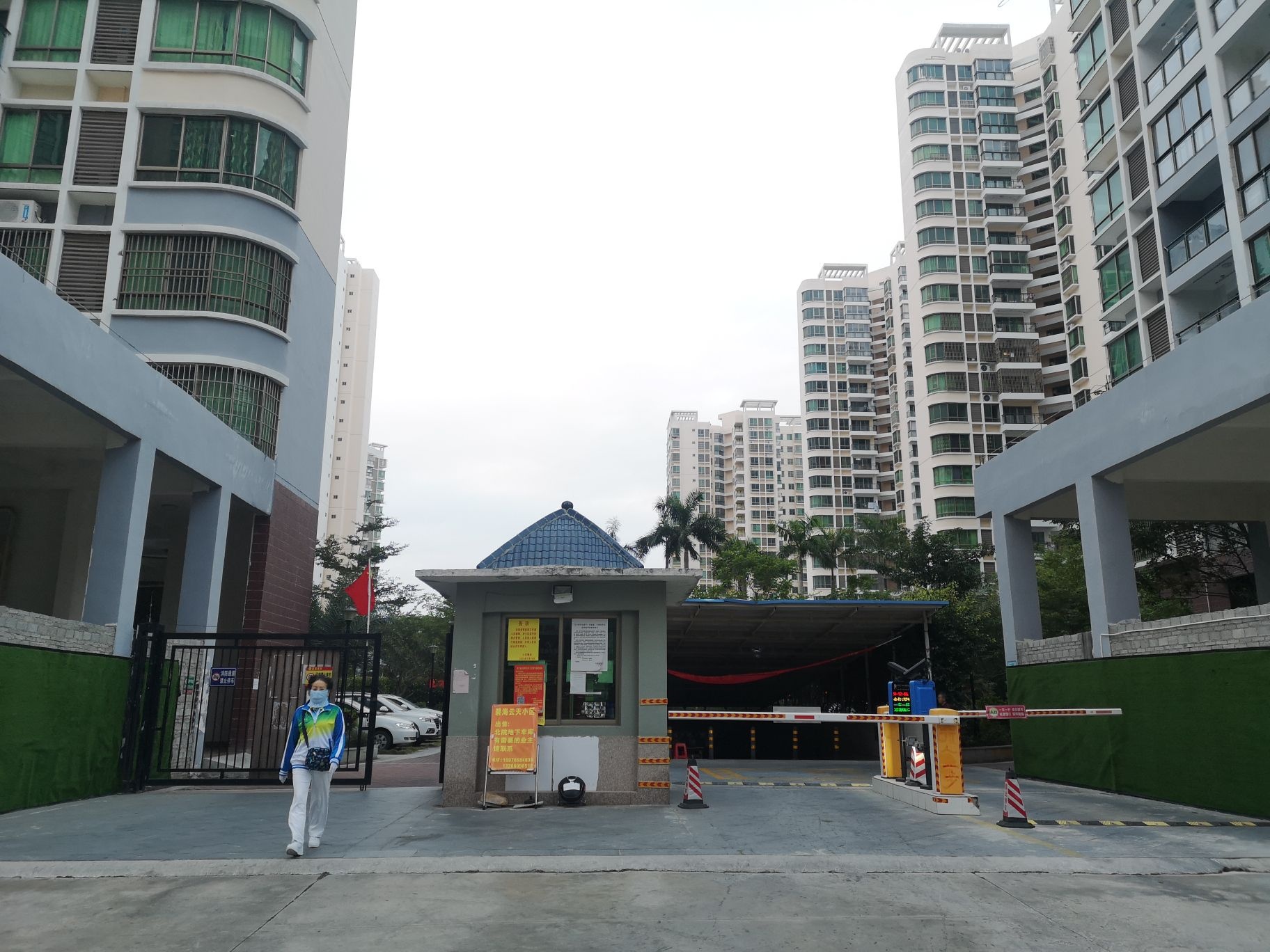 碧海云天服装百货超市-东北门