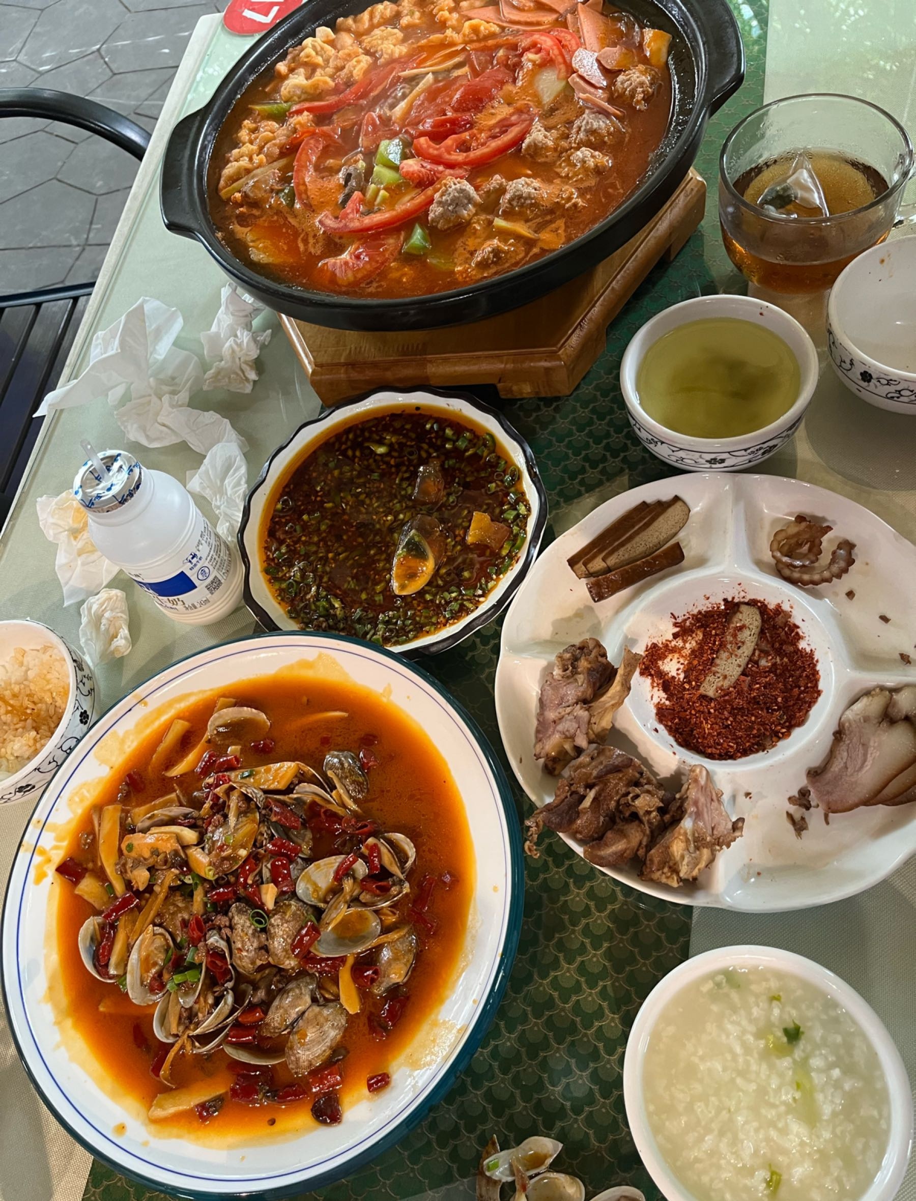 知足食堂·小院川菜·烤鱼·小龙虾