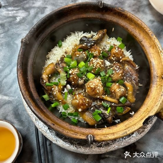 御煌金牌煲仔饭(吕地店)