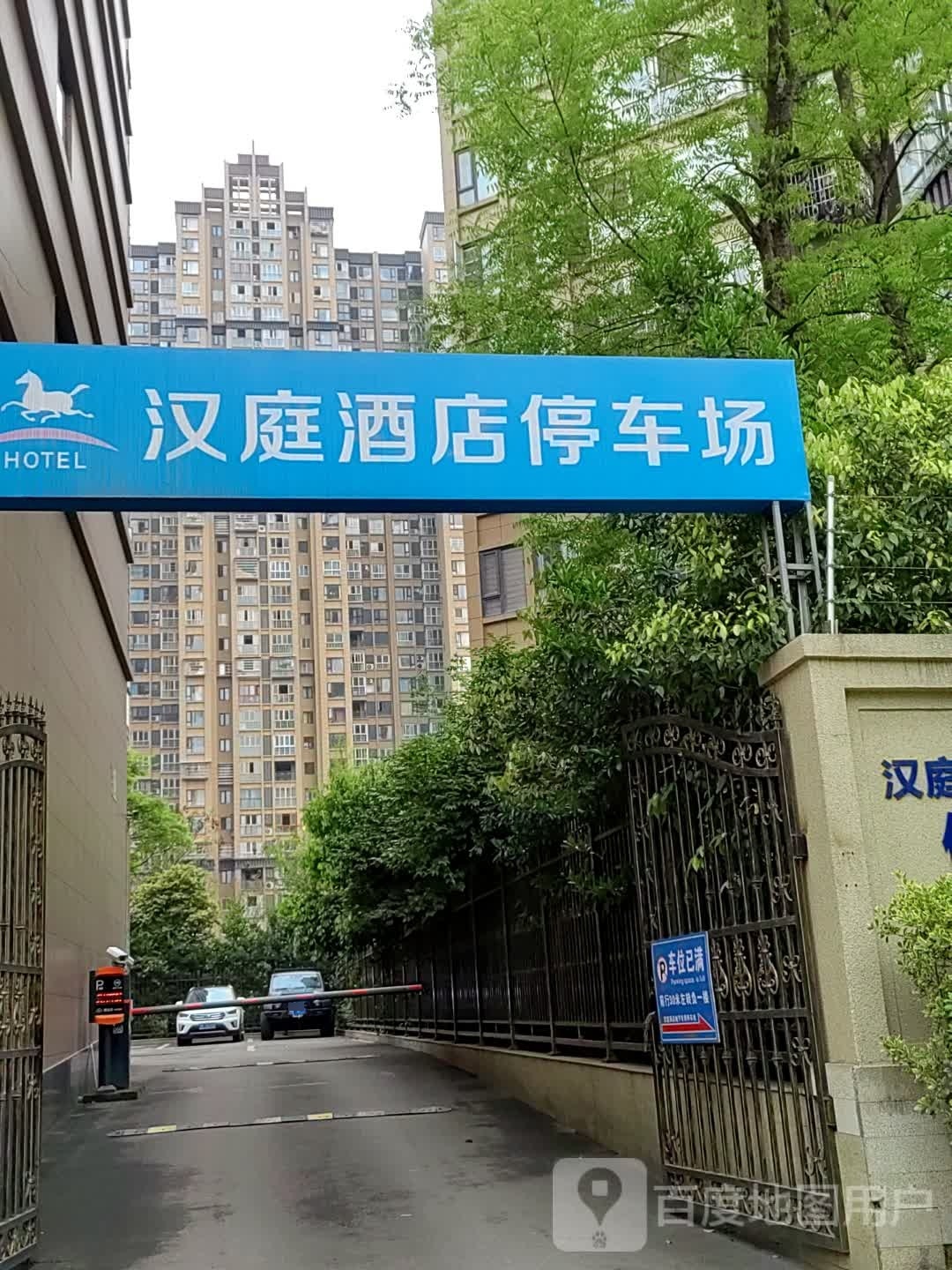 天域翡翠湾-地上停车场