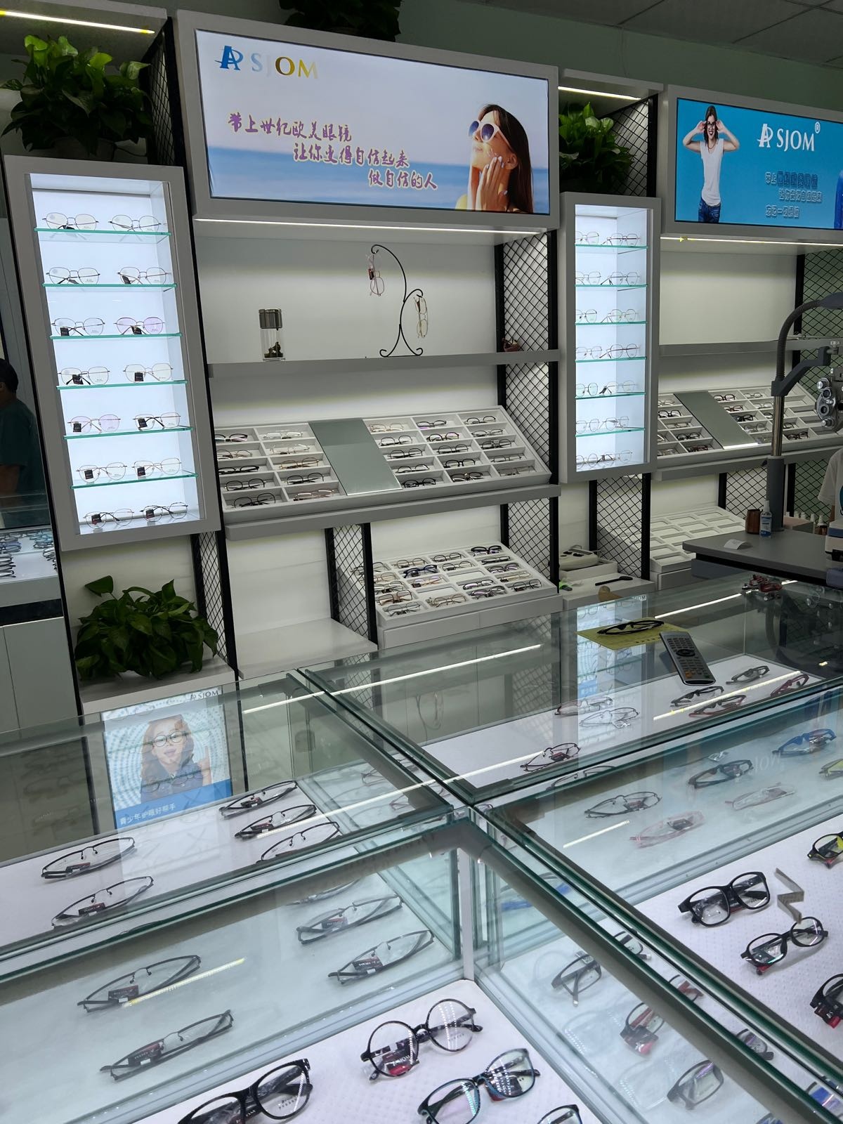 世纪欧美国际眼镜(共和店)