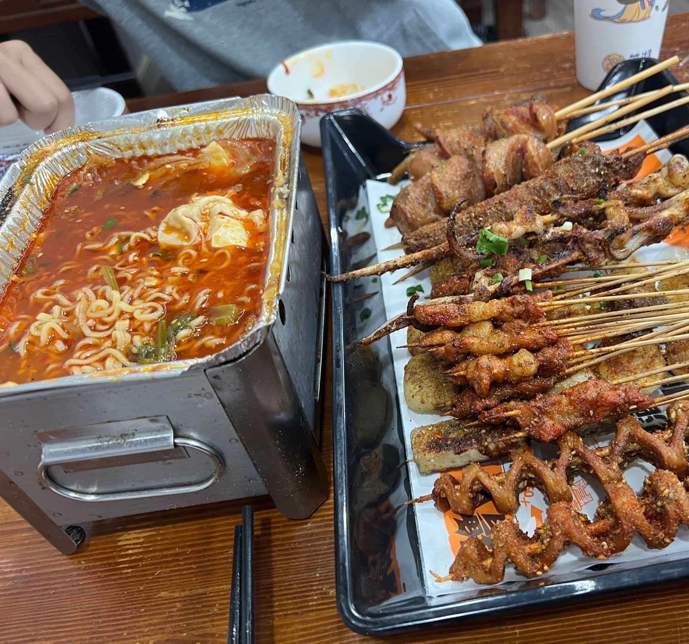 光头烧烤美食城