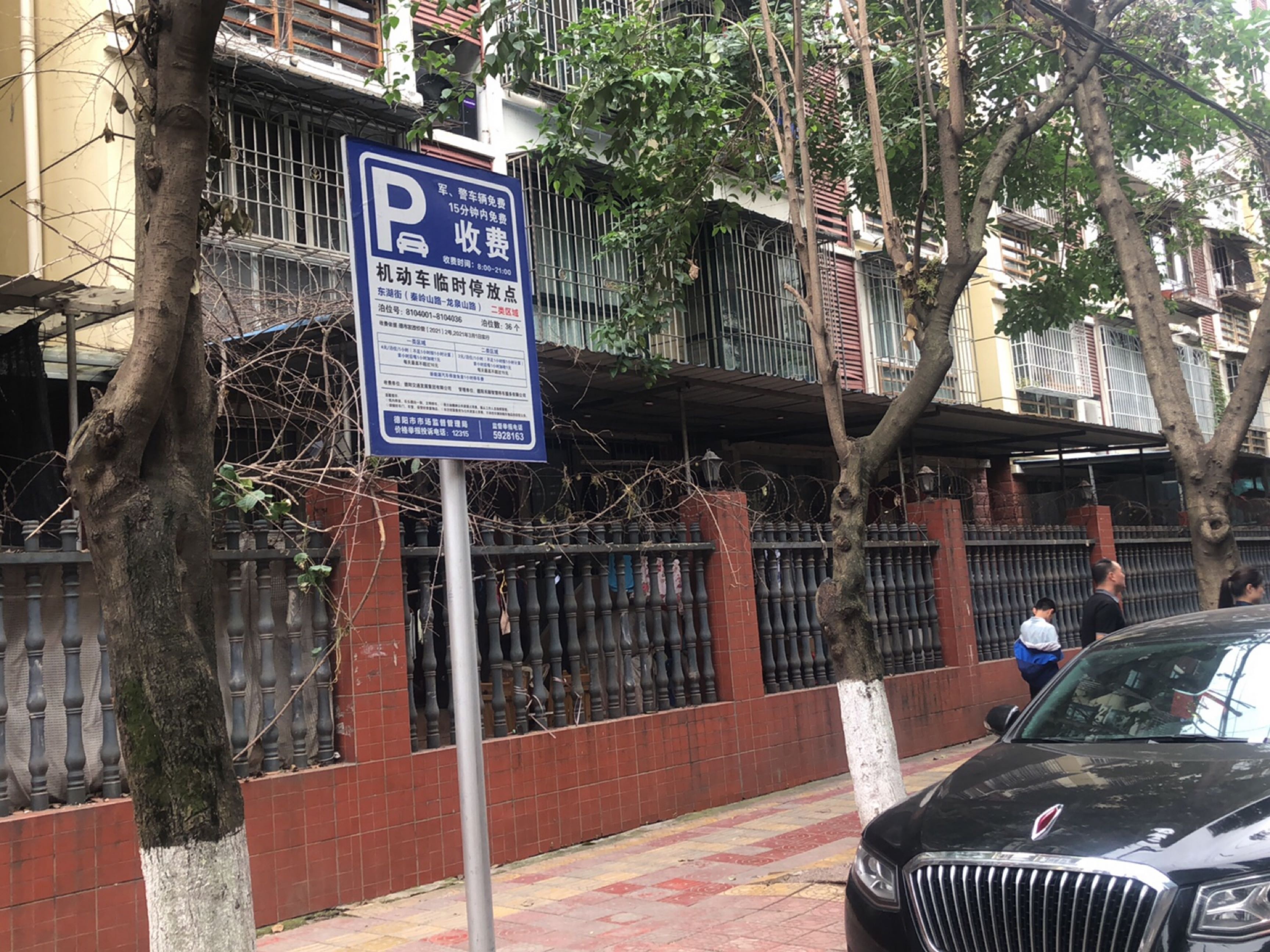 东湖丽景停车场-出入口