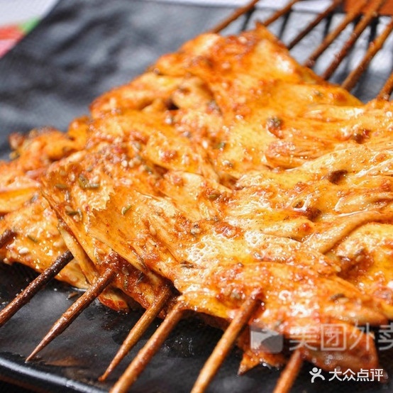 绿地夜猫龙虾美食街(绿地世纪城南区店)