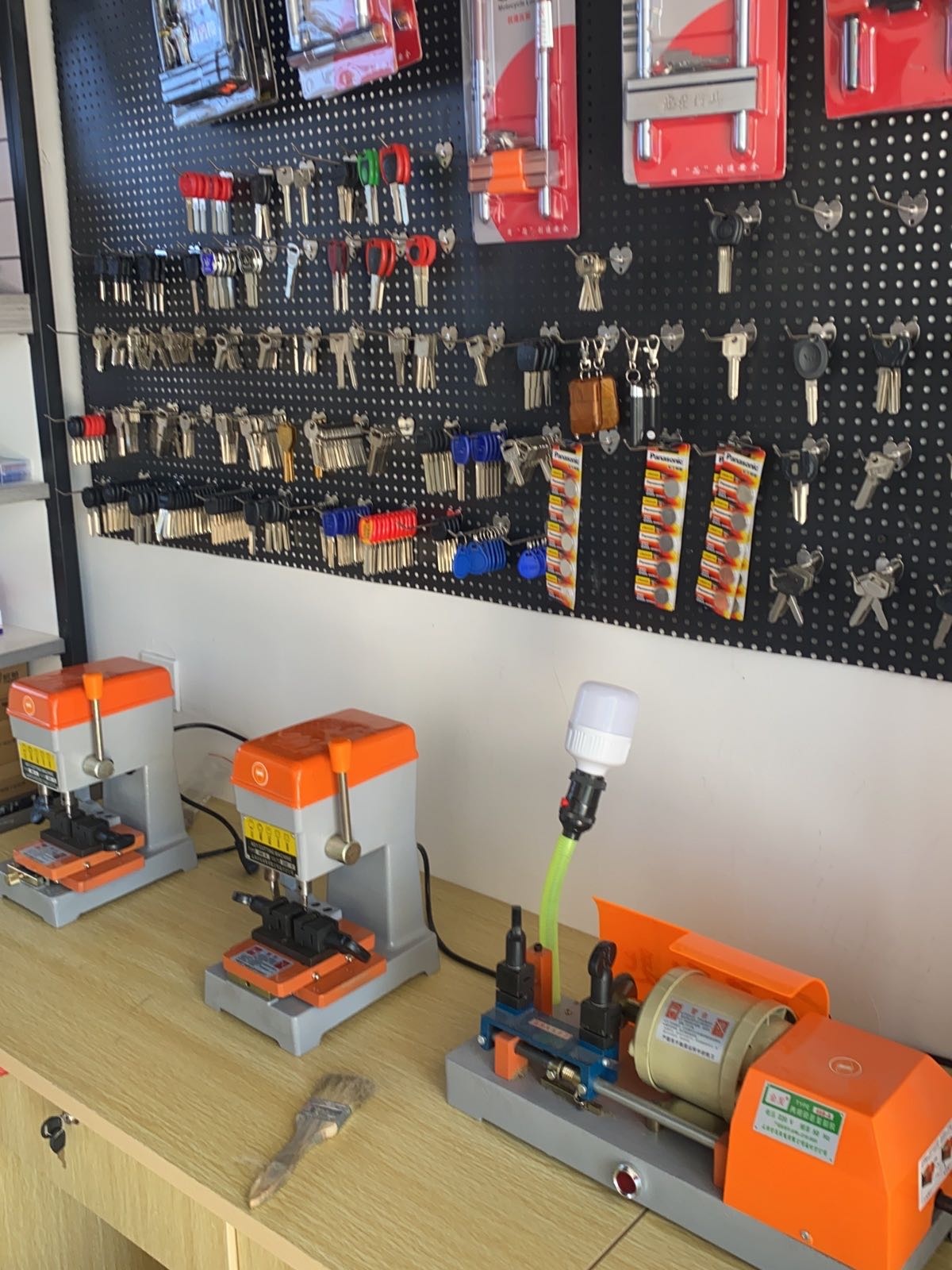 飞腾锁业开锁配钥匙(九龙湖店)