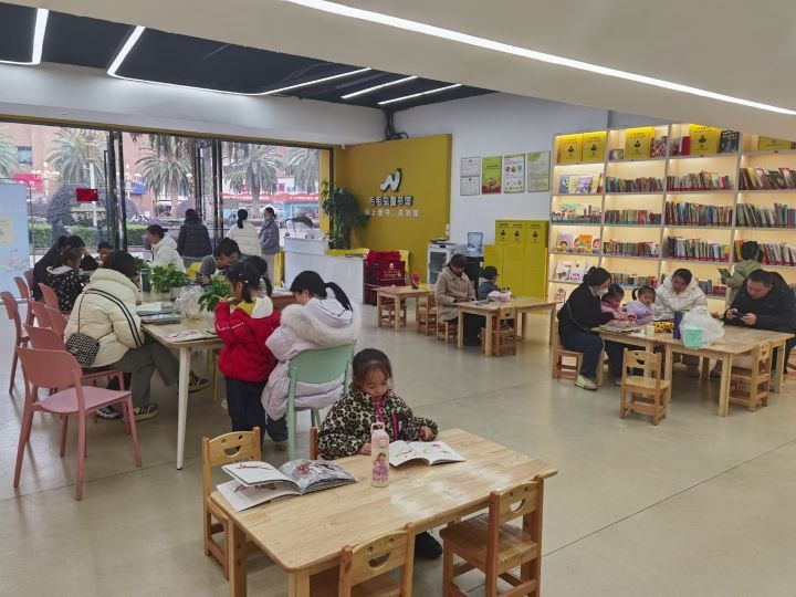 毛毛虫童书馆(康庄路店)