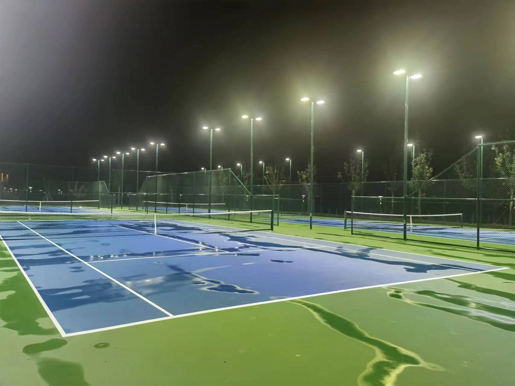 江滩公园网球场