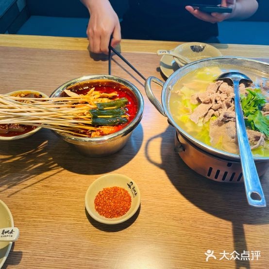 肖四女乐山脚牛肉(临泉路店)