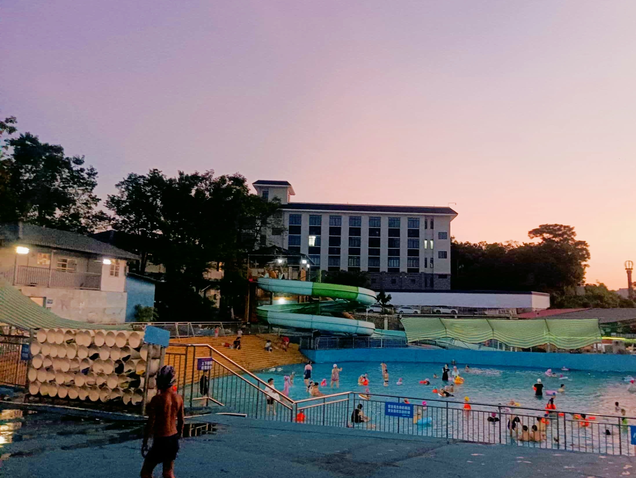 玫瑰湖主题乐园