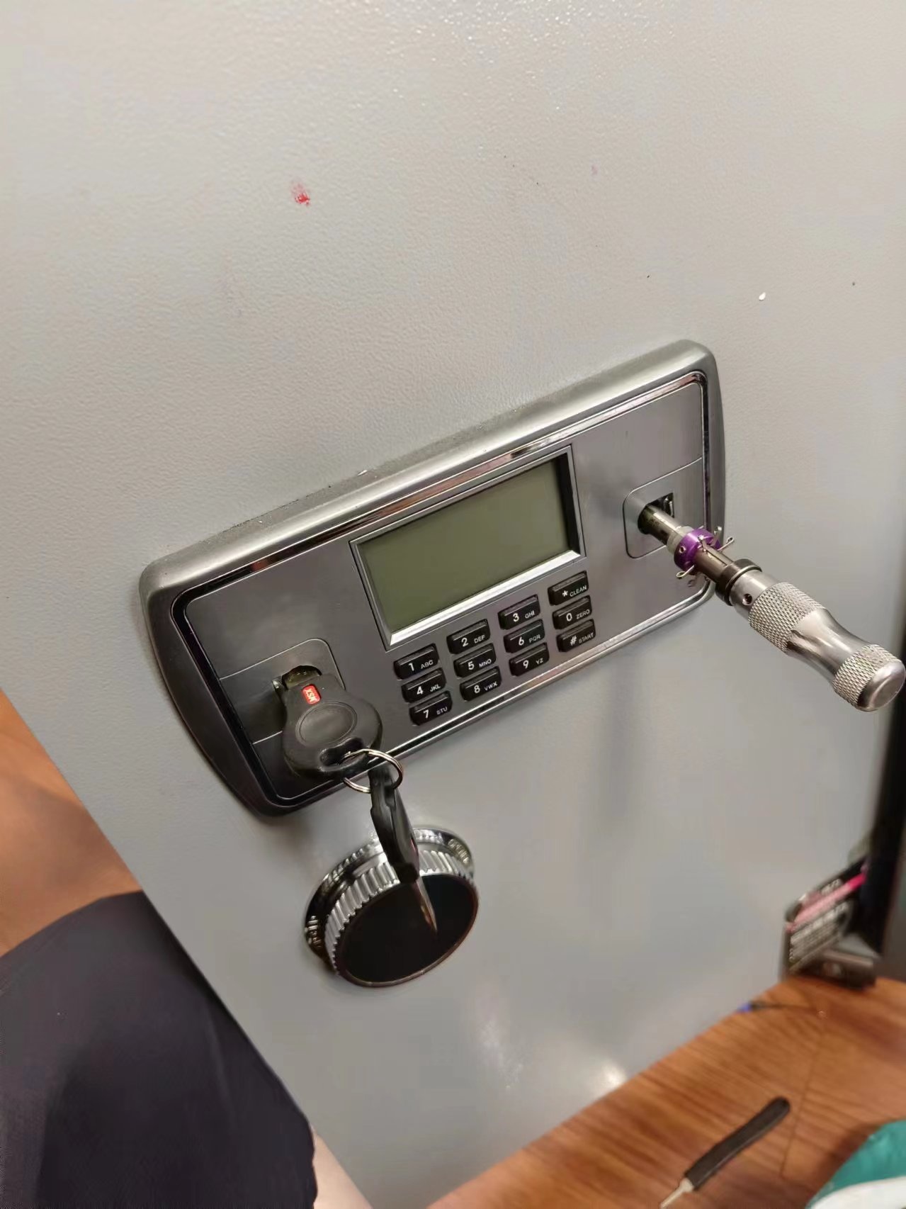 鑫匙达开锁换锁(民祥小区店)