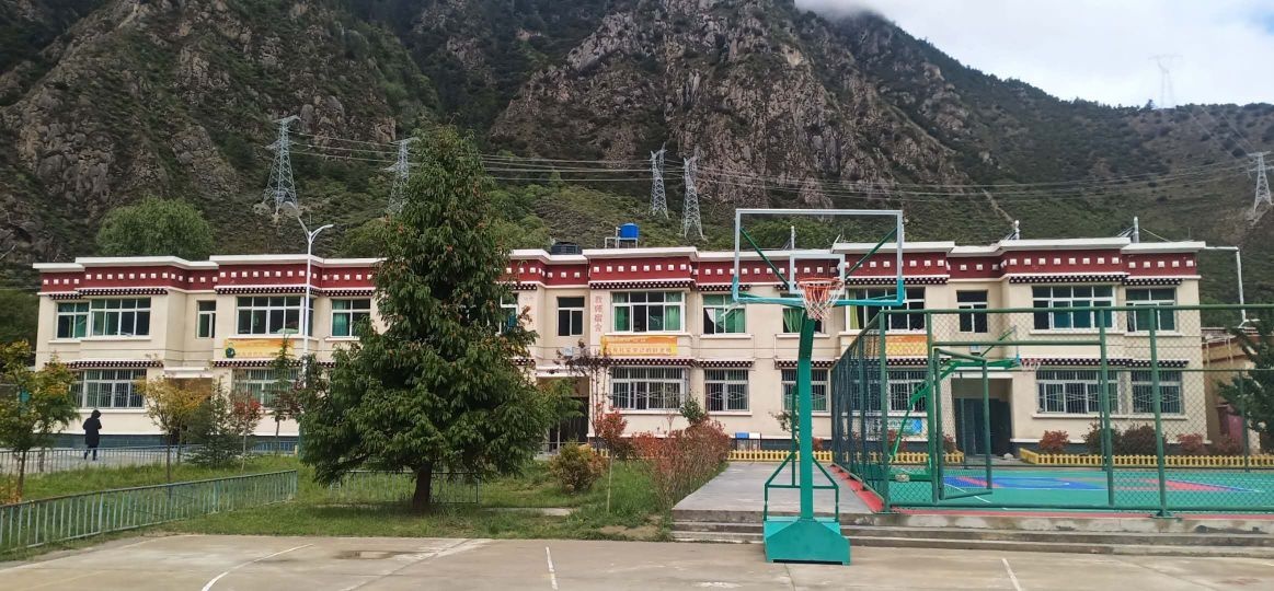 米林县里龙乡中心小学