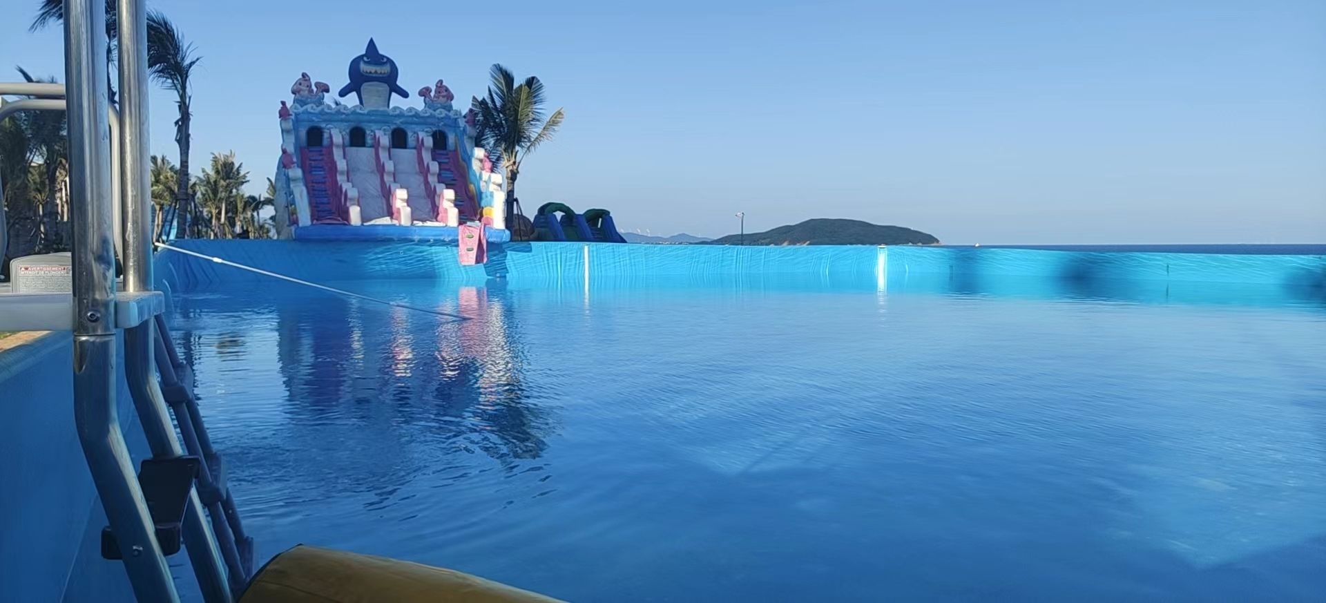 月亮湾缤纷水上乐园