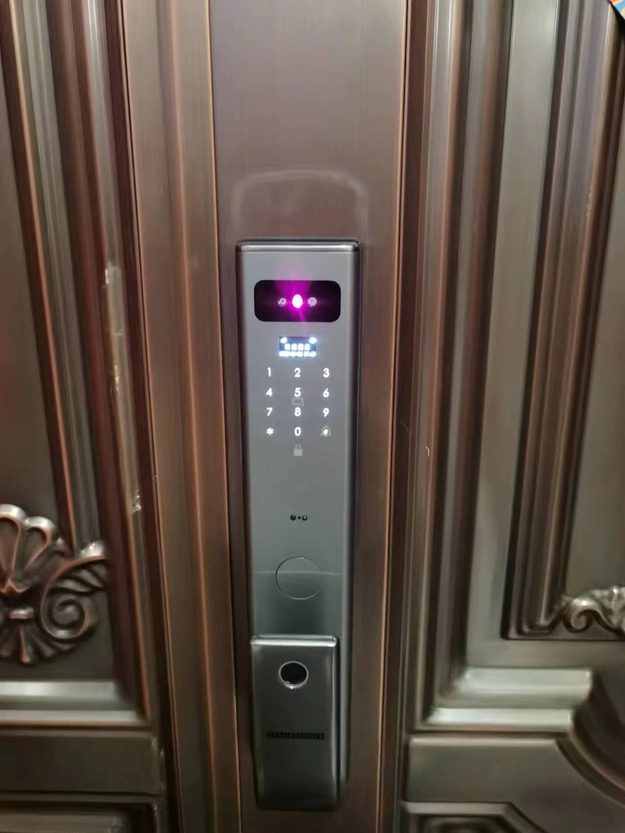 小龙开锁换锁配气车钥匙