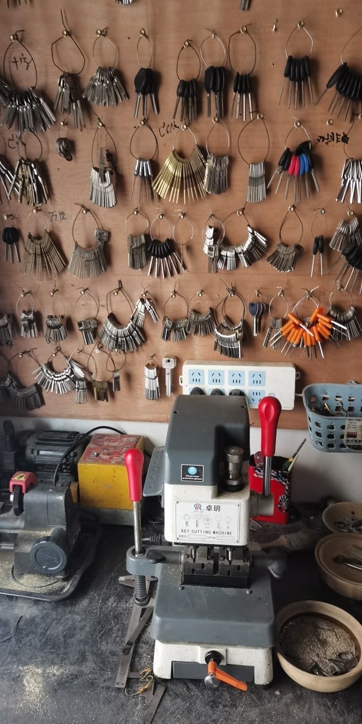 开锁换锁配钥匙