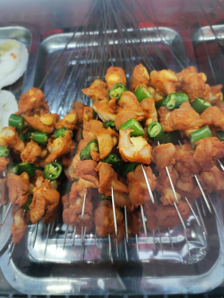 小龙烧烤店